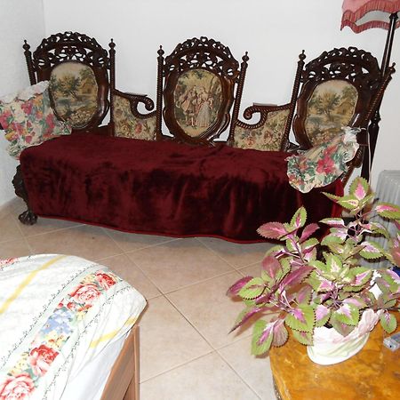 Hofstetten-Fluh Bed&Breakfast In Flueh חדר תמונה
