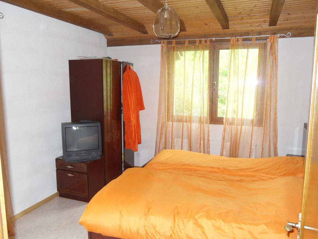 Hofstetten-Fluh Bed&Breakfast In Flueh חדר תמונה